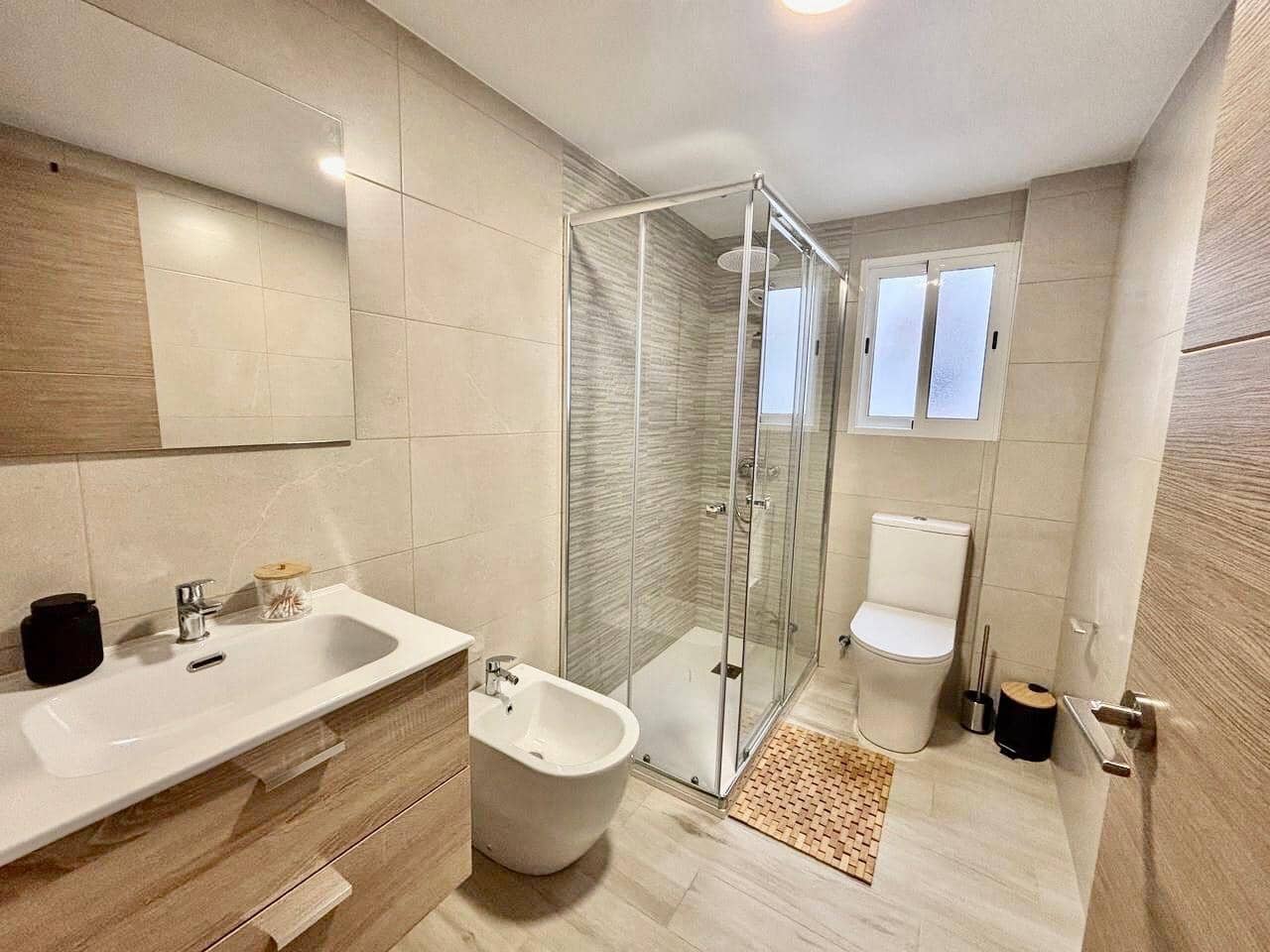 4 sypialnia Mieszkanie do wynajęcia w Miasto Walencja - 1 245 € (Ref: 9217435)