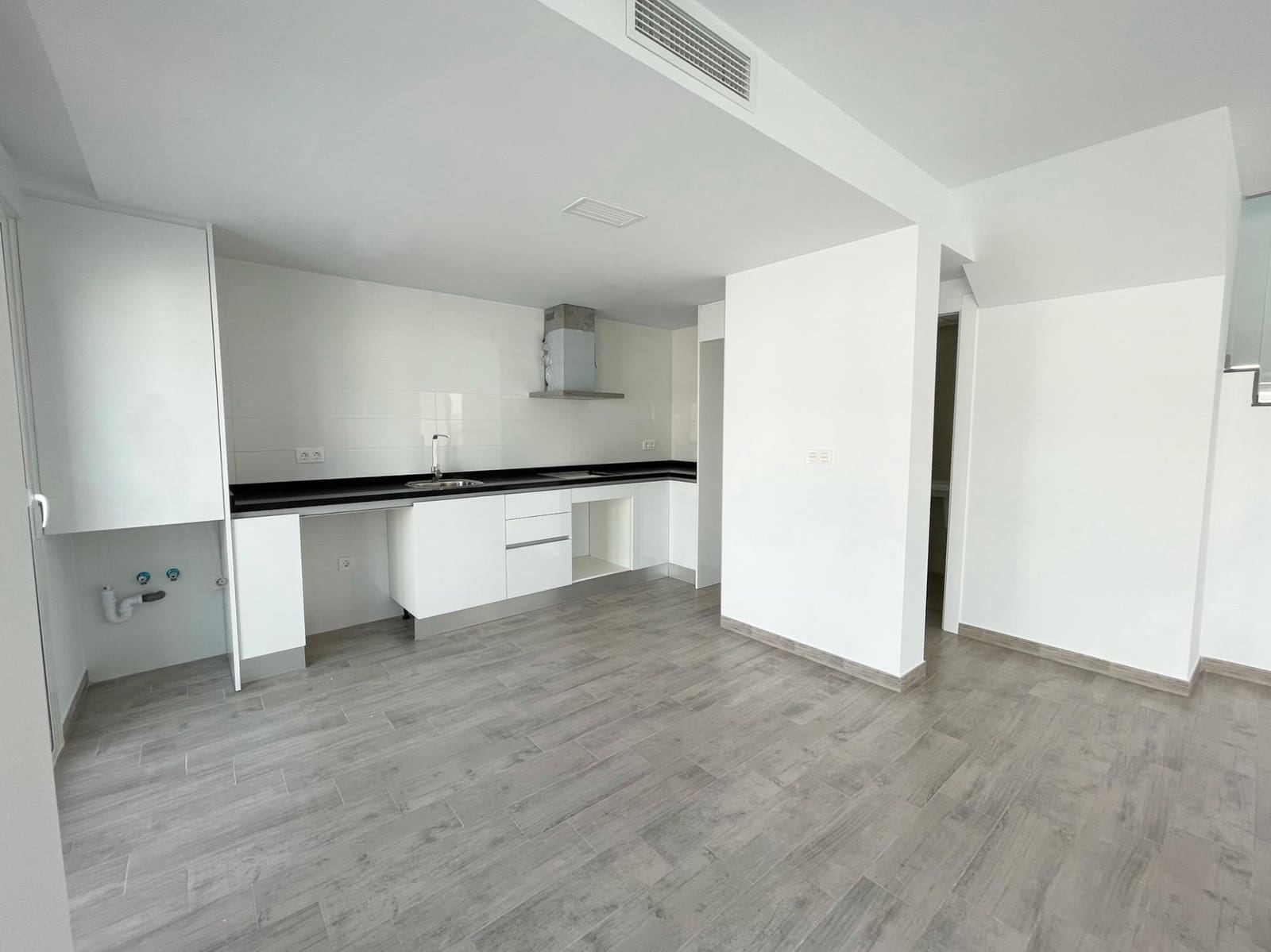 4 soveværelse Semi-Rækkehus til salg i Gran Alacant med swimmingpool - € 395.000 (Ref: 9240442)