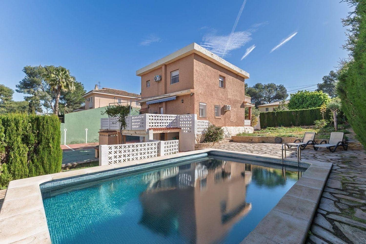 6 makuuhuone Huvila myytävänä paikassa La Canada mukana uima-altaan - 569 000 € (Ref: 9269765)