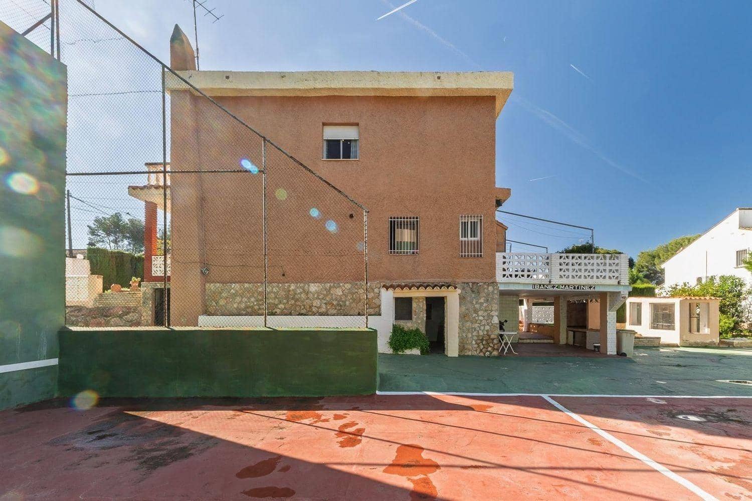 6 makuuhuone Huvila myytävänä paikassa La Canada mukana uima-altaan - 569 000 € (Ref: 9269765)