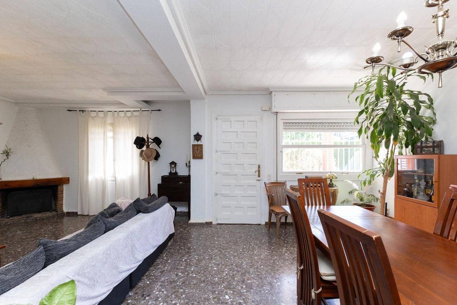 6 makuuhuone Huvila myytävänä paikassa La Canada mukana uima-altaan - 569 000 € (Ref: 9269765)