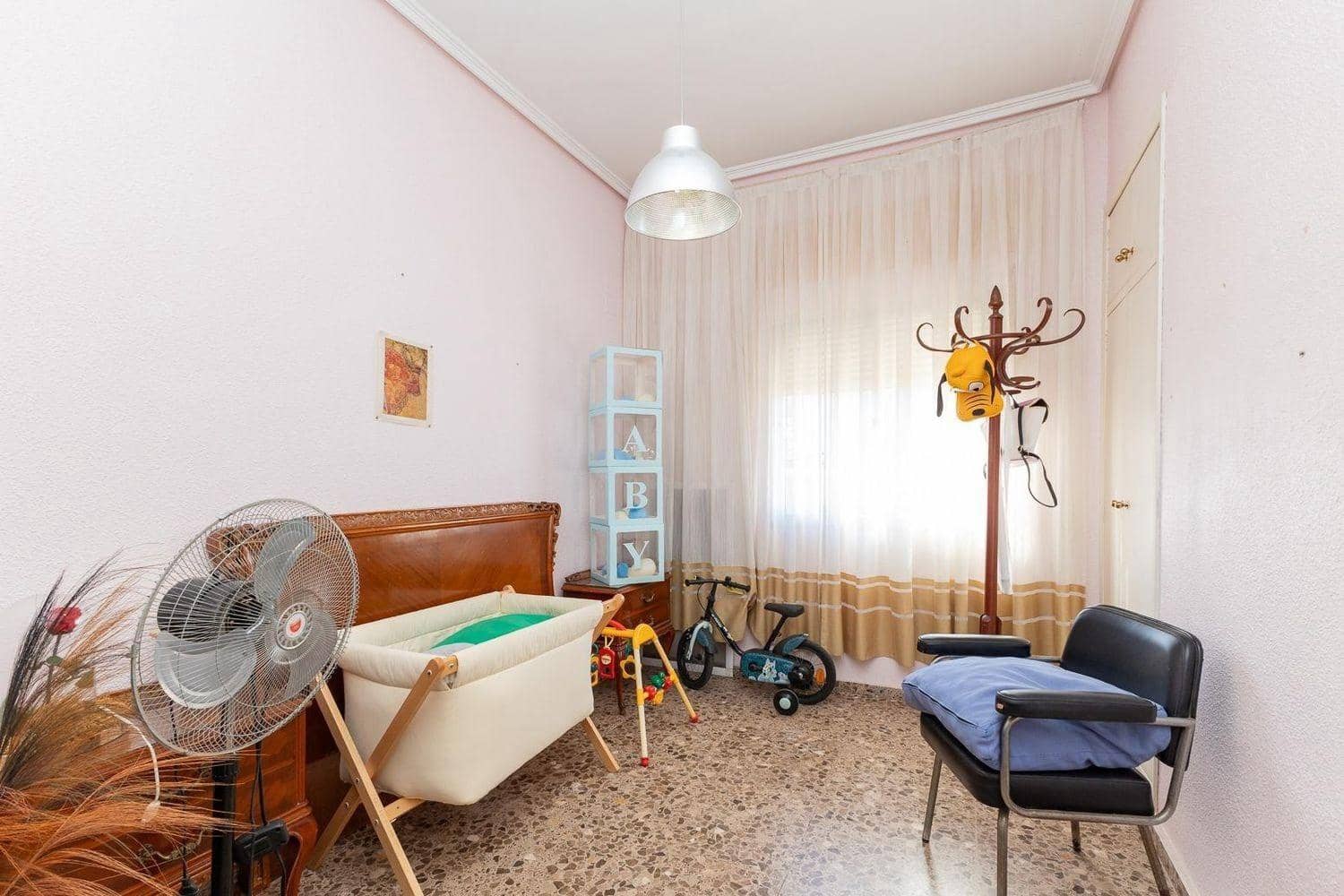 6 makuuhuone Huvila myytävänä paikassa La Canada mukana uima-altaan - 569 000 € (Ref: 9269765)