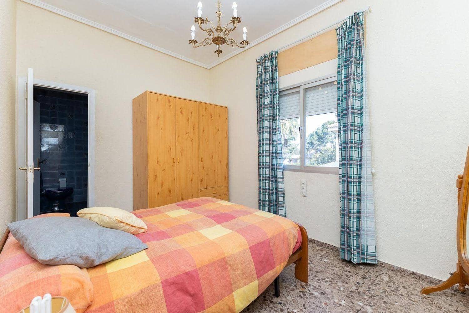 6 makuuhuone Huvila myytävänä paikassa La Canada mukana uima-altaan - 569 000 € (Ref: 9269765)