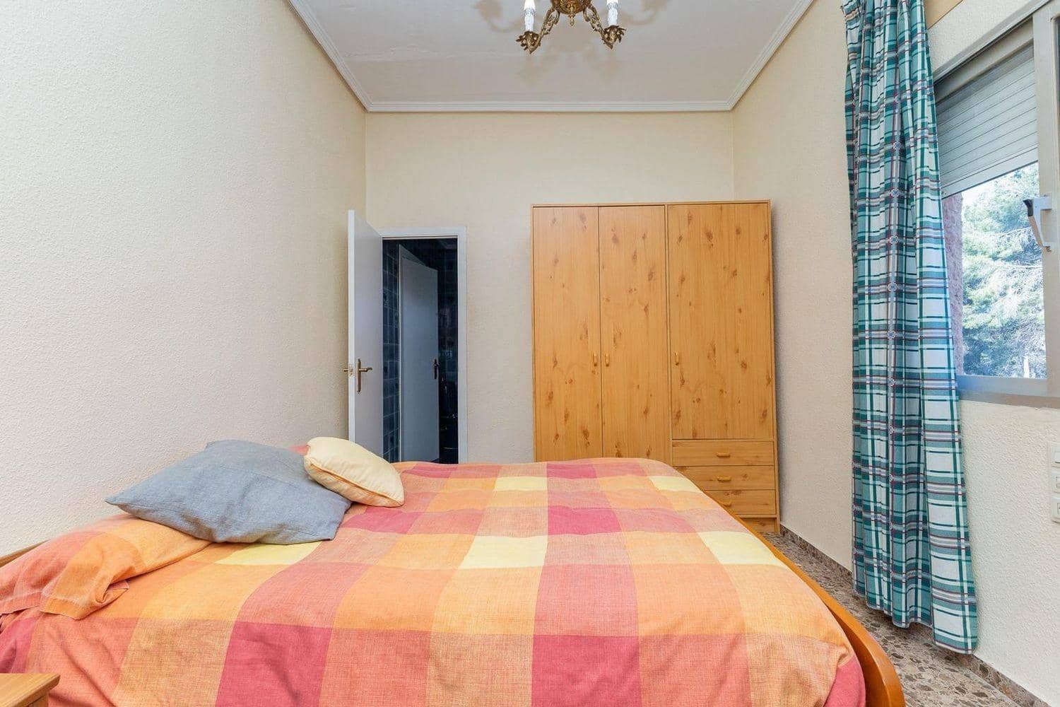 6 makuuhuone Huvila myytävänä paikassa La Canada mukana uima-altaan - 569 000 € (Ref: 9269765)