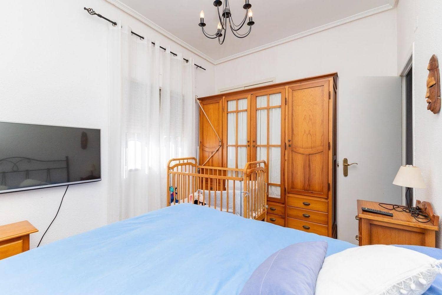 6 makuuhuone Huvila myytävänä paikassa La Canada mukana uima-altaan - 569 000 € (Ref: 9269765)