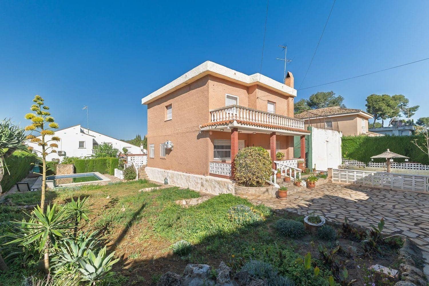 6 makuuhuone Huvila myytävänä paikassa La Canada mukana uima-altaan - 569 000 € (Ref: 9269765)