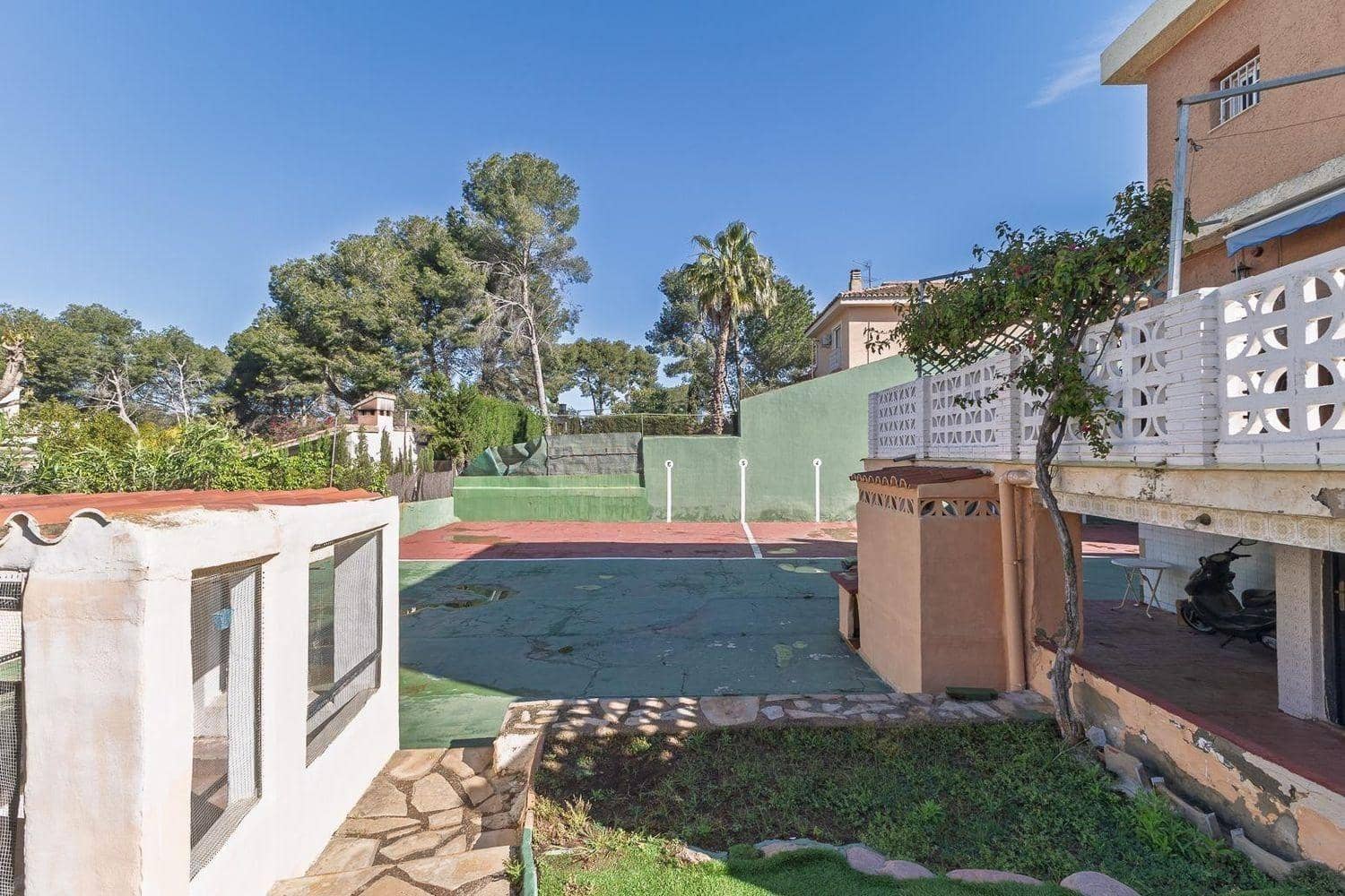 6 makuuhuone Huvila myytävänä paikassa La Canada mukana uima-altaan - 569 000 € (Ref: 9269765)