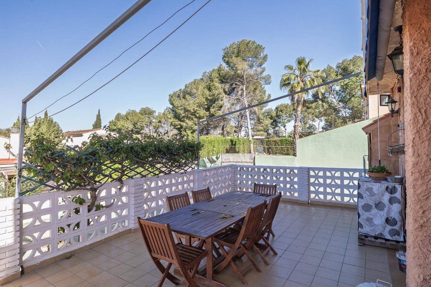 6 makuuhuone Huvila myytävänä paikassa La Canada mukana uima-altaan - 569 000 € (Ref: 9269765)