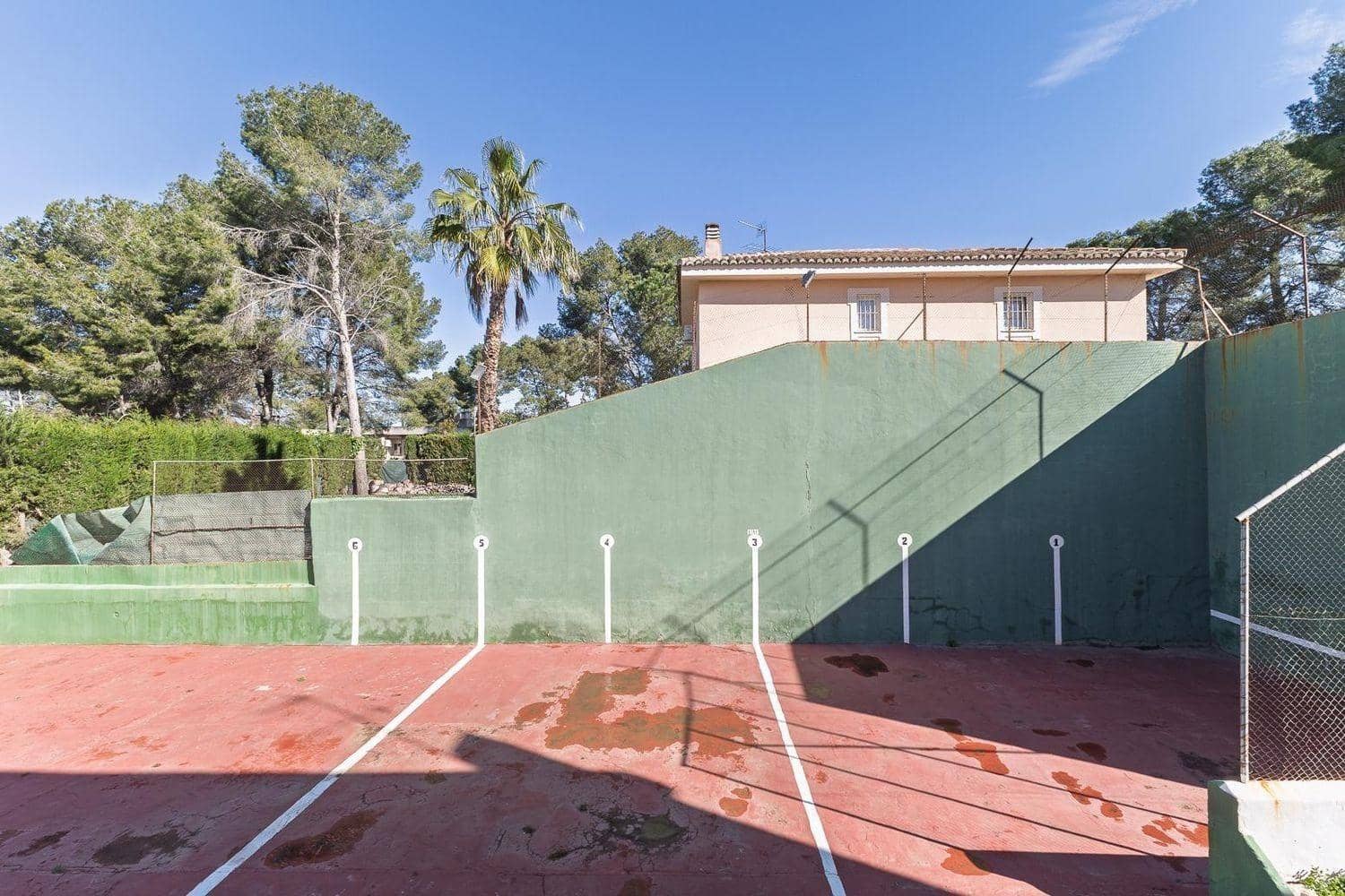 6 makuuhuone Huvila myytävänä paikassa La Canada mukana uima-altaan - 569 000 € (Ref: 9269765)