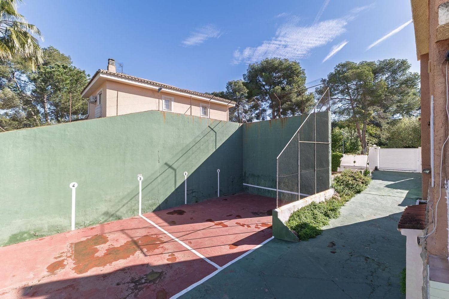 6 makuuhuone Huvila myytävänä paikassa La Canada mukana uima-altaan - 569 000 € (Ref: 9269765)