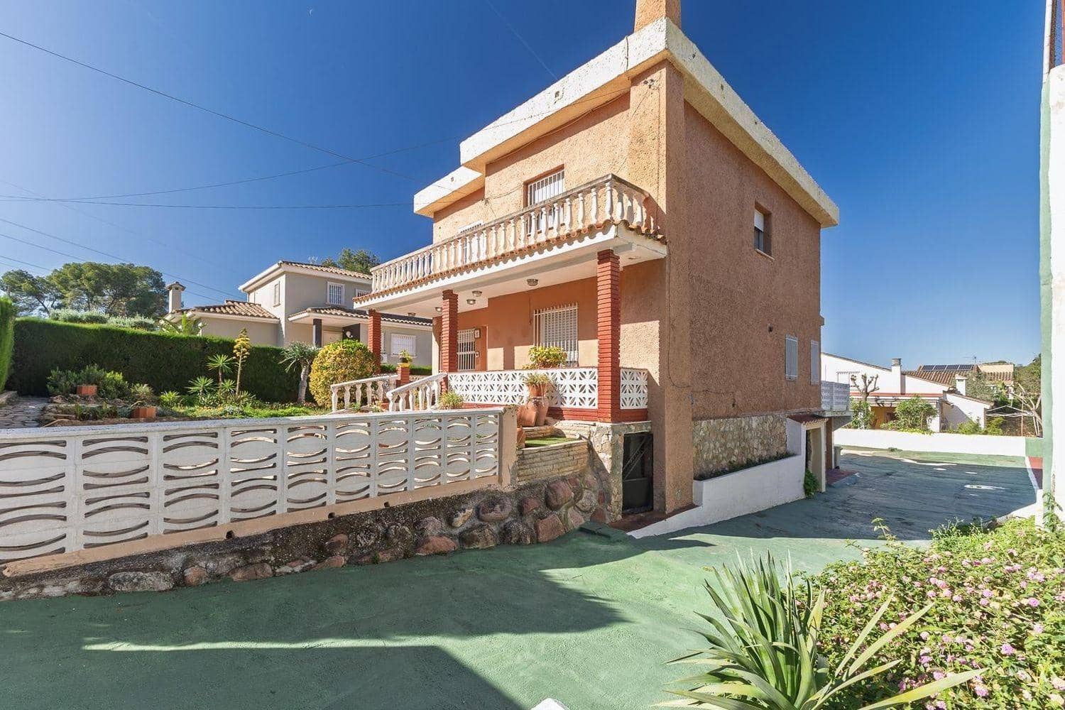 6 makuuhuone Huvila myytävänä paikassa La Canada mukana uima-altaan - 569 000 € (Ref: 9269765)