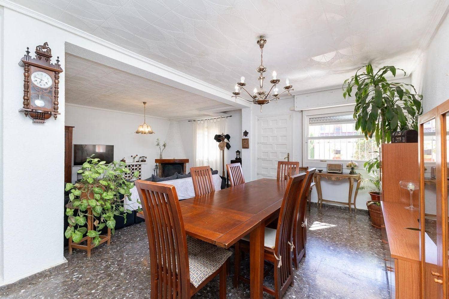 6 makuuhuone Huvila myytävänä paikassa La Canada mukana uima-altaan - 569 000 € (Ref: 9269765)