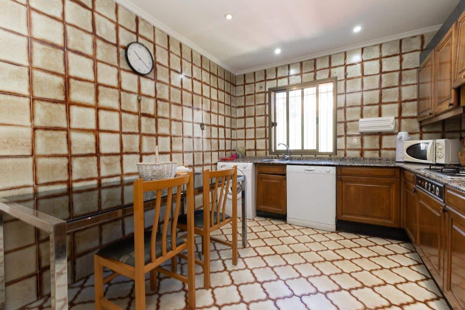 6 makuuhuone Huvila myytävänä paikassa La Canada mukana uima-altaan - 569 000 € (Ref: 9269765)