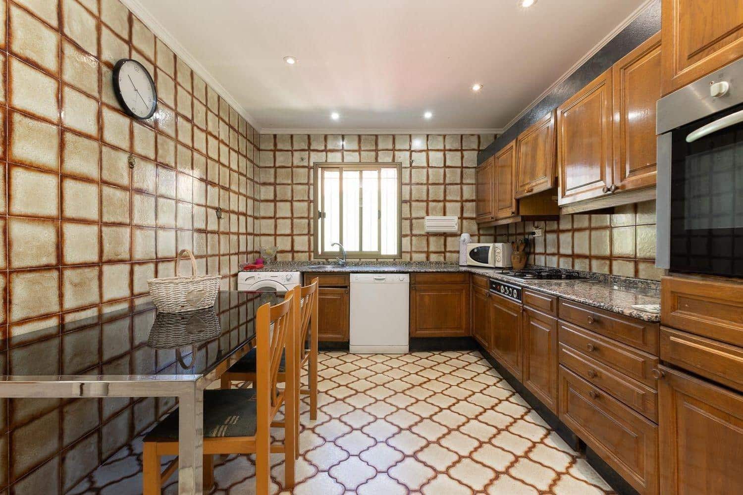 6 makuuhuone Huvila myytävänä paikassa La Canada mukana uima-altaan - 569 000 € (Ref: 9269765)