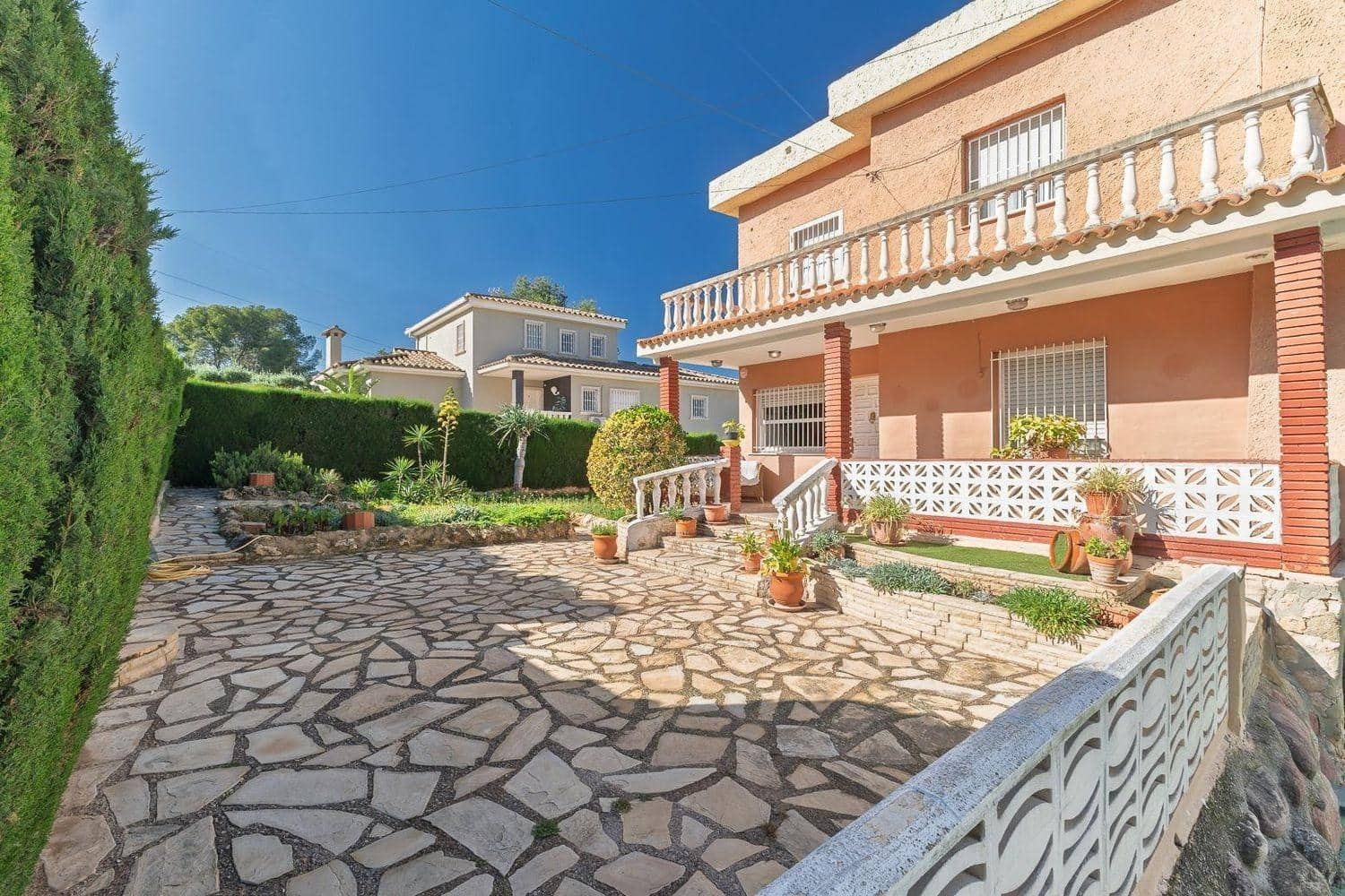 6 makuuhuone Huvila myytävänä paikassa La Canada mukana uima-altaan - 569 000 € (Ref: 9269765)