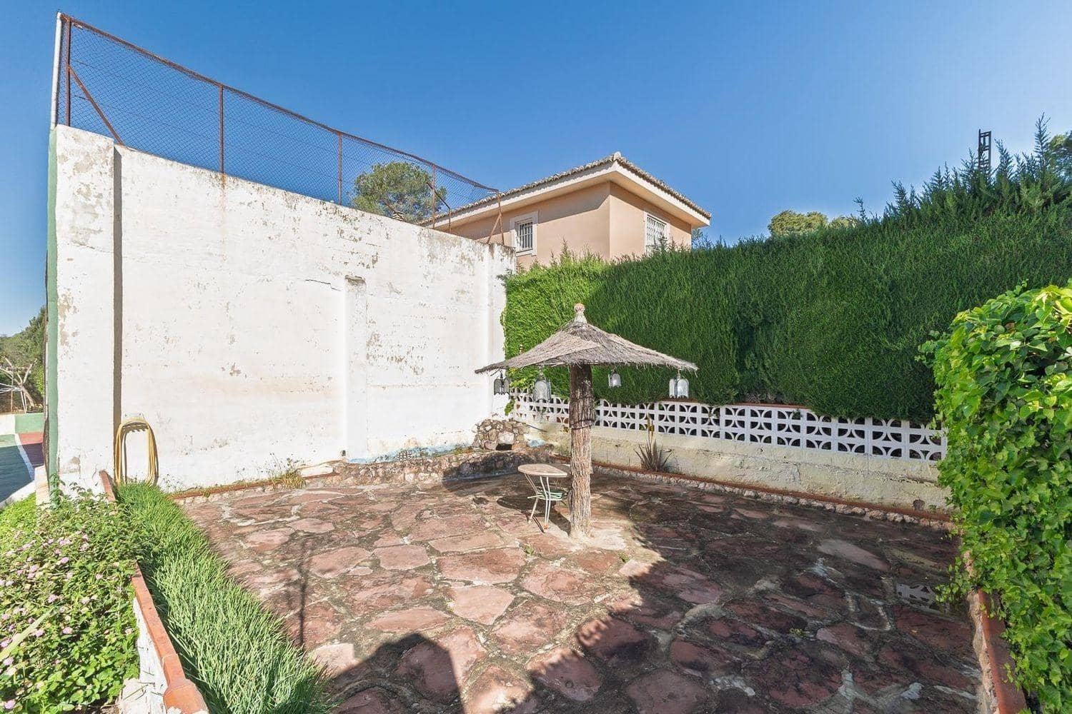 6 makuuhuone Huvila myytävänä paikassa La Canada mukana uima-altaan - 569 000 € (Ref: 9269765)