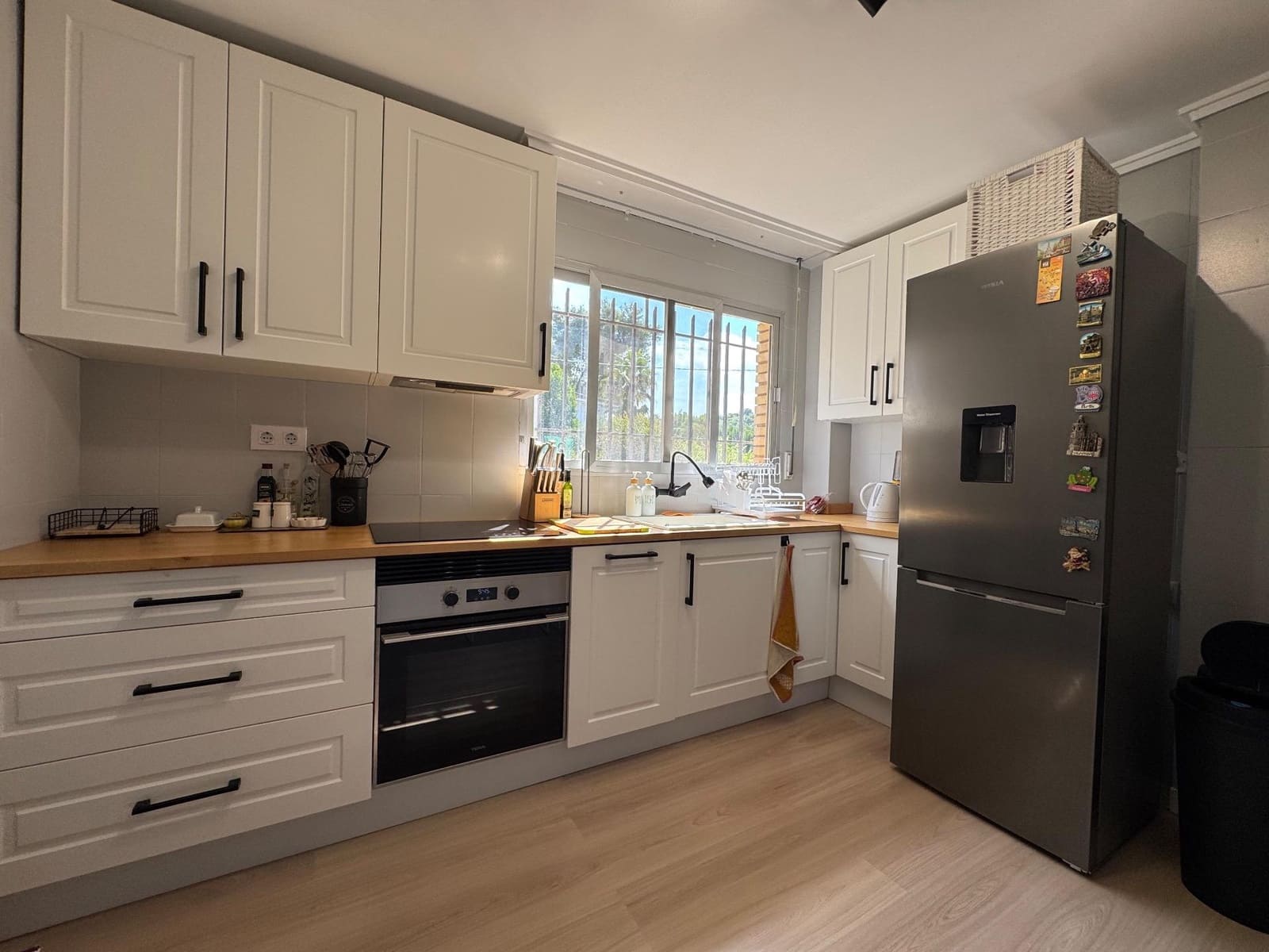 Villa/Maison de 4 chambres à louer à Torrent avec piscine - 2 800 € (Ref: 9272632)