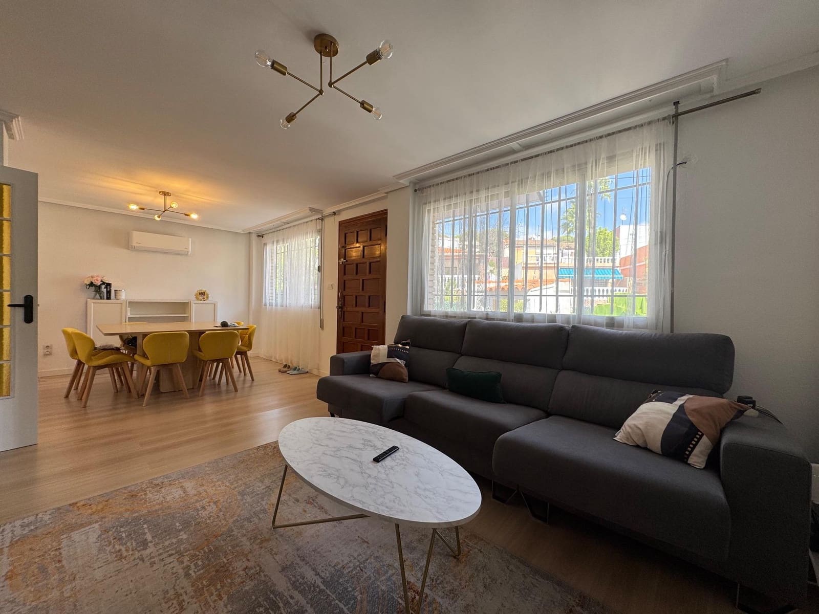 Villa/Maison de 4 chambres à louer à Torrent avec piscine - 2 800 € (Ref: 9272632)