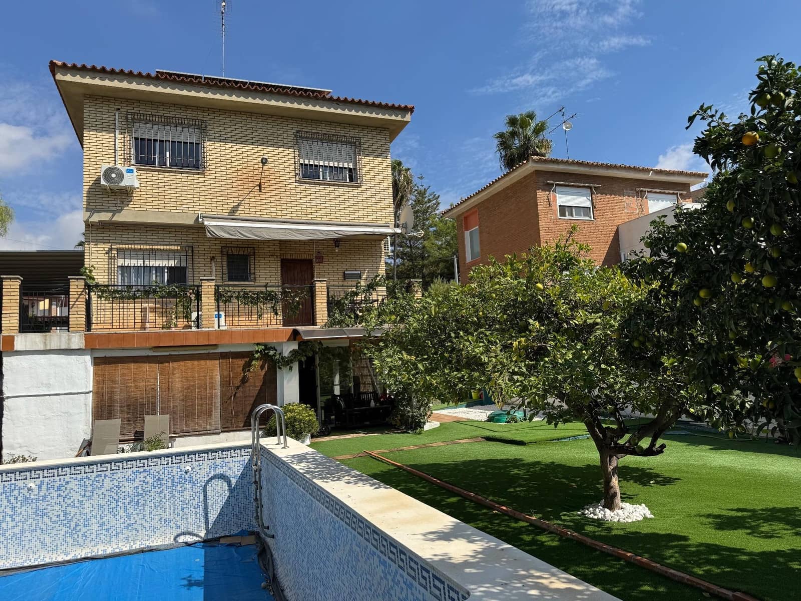 Villa/Maison de 4 chambres à louer à Torrent avec piscine - 2 800 € (Ref: 9272632)