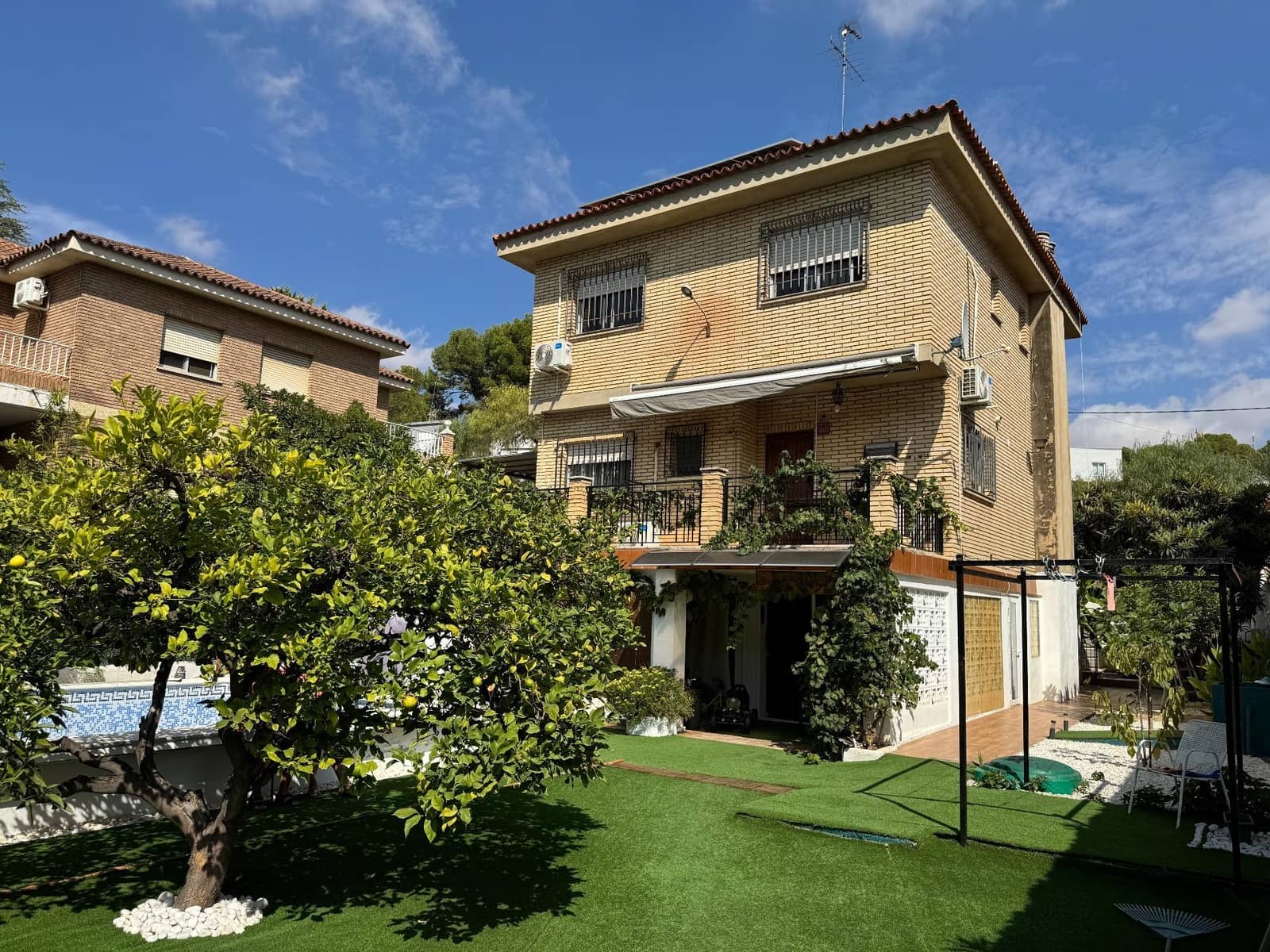 Villa/Maison de 4 chambres à louer à Torrent avec piscine - 2 800 € (Ref: 9272632)