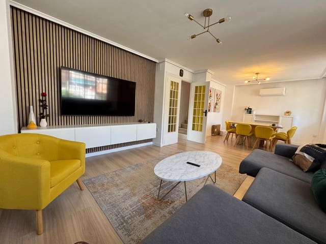 Villa/Maison de 4 chambres à louer à Torrent avec piscine - 2 800 € (Ref: 9272632)