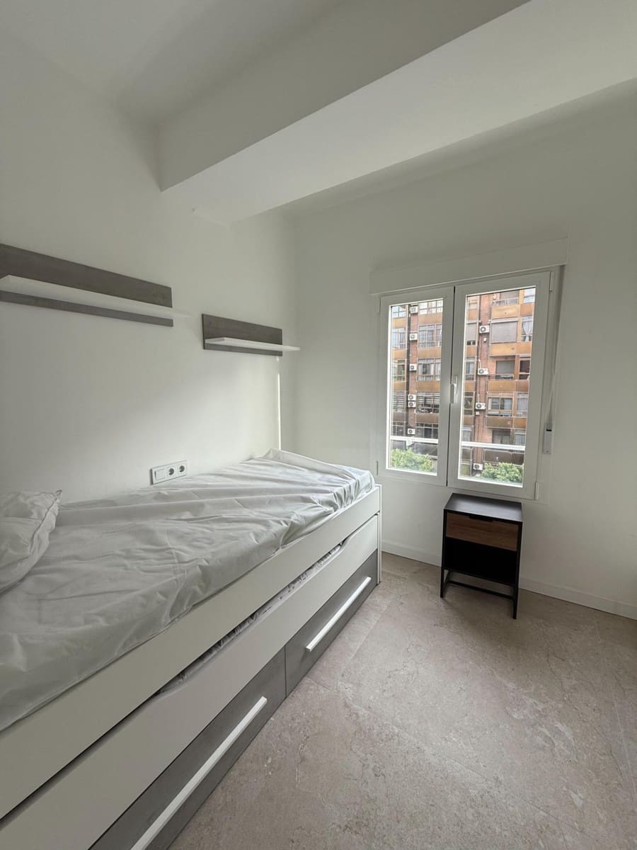 3 soverom Leilighet til leie i Valencia by - € 2 000 (Ref: 9355873)