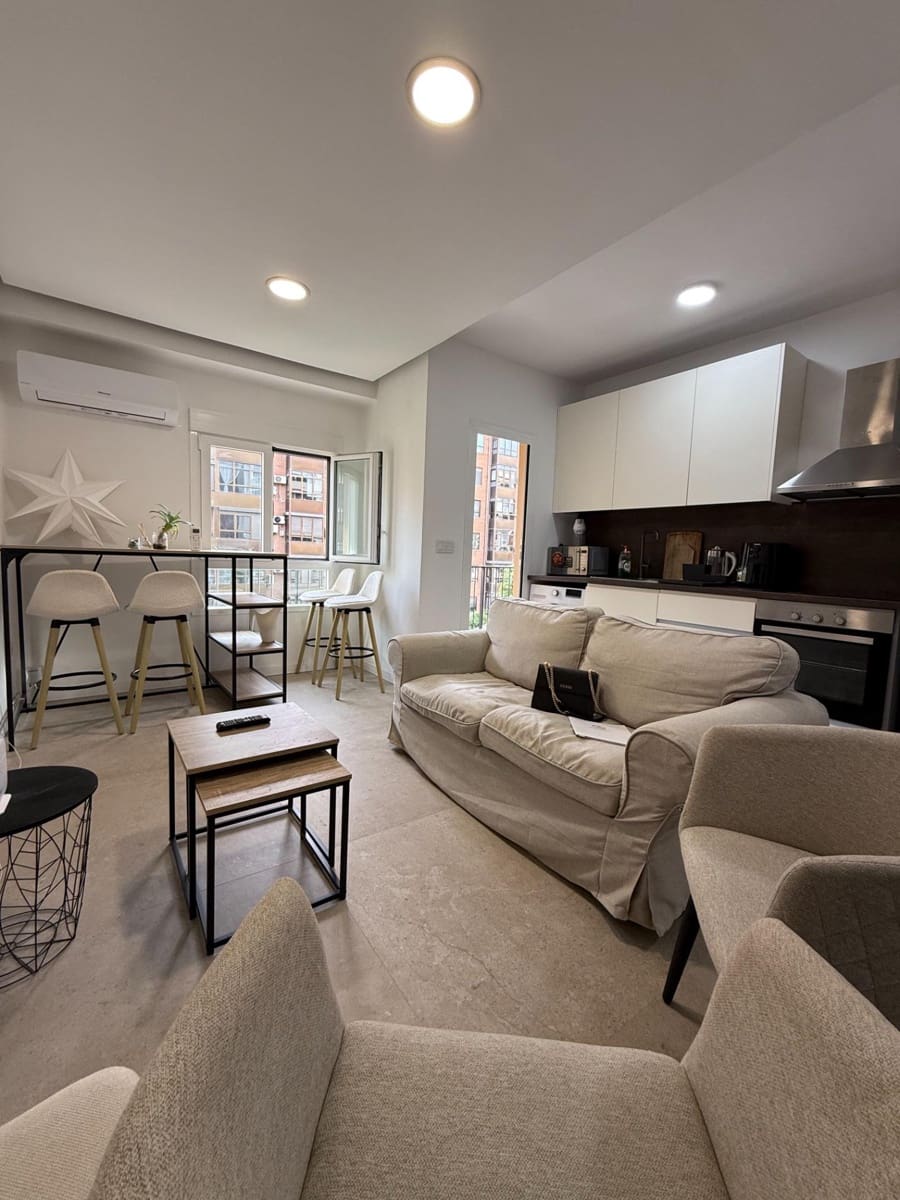 3 soverom Leilighet til leie i Valencia by - € 2 000 (Ref: 9355873)