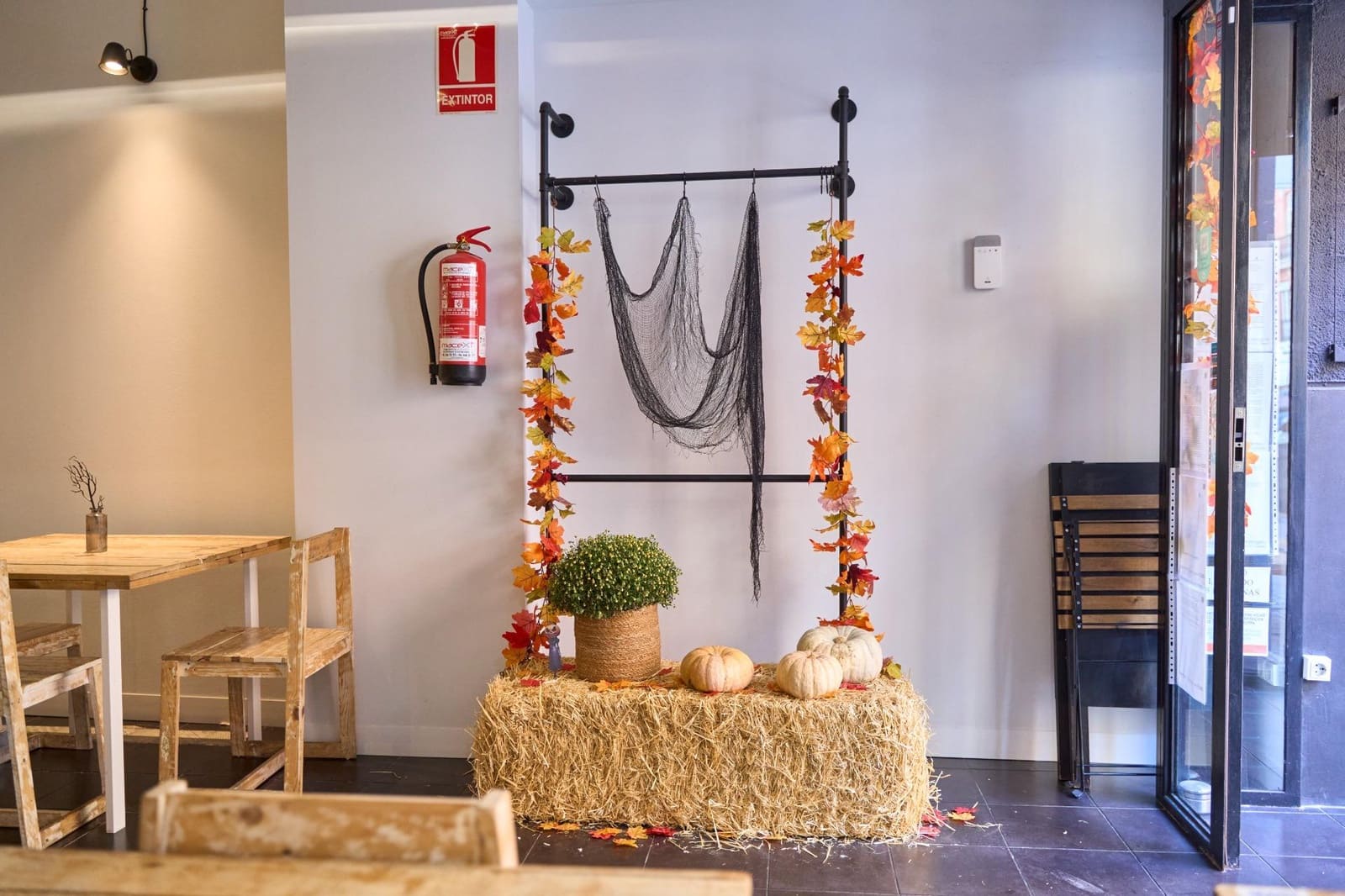 Biznes do wynajęcia w Miasto Walencja - 1 100 € (Ref: 9362658)