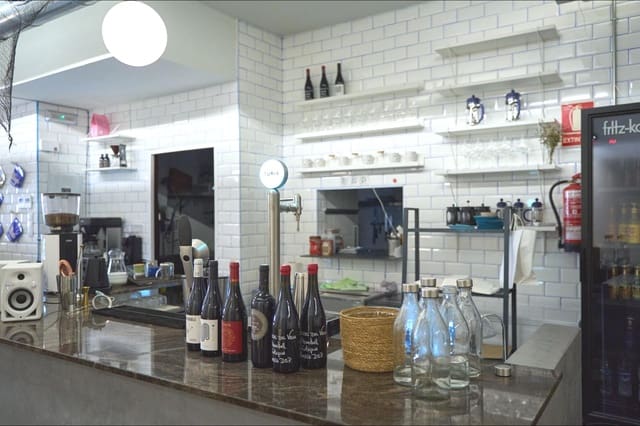 Virksomhed til leje i La Roqueta, Valencia by - € 1.100 (Ref: 9362658)