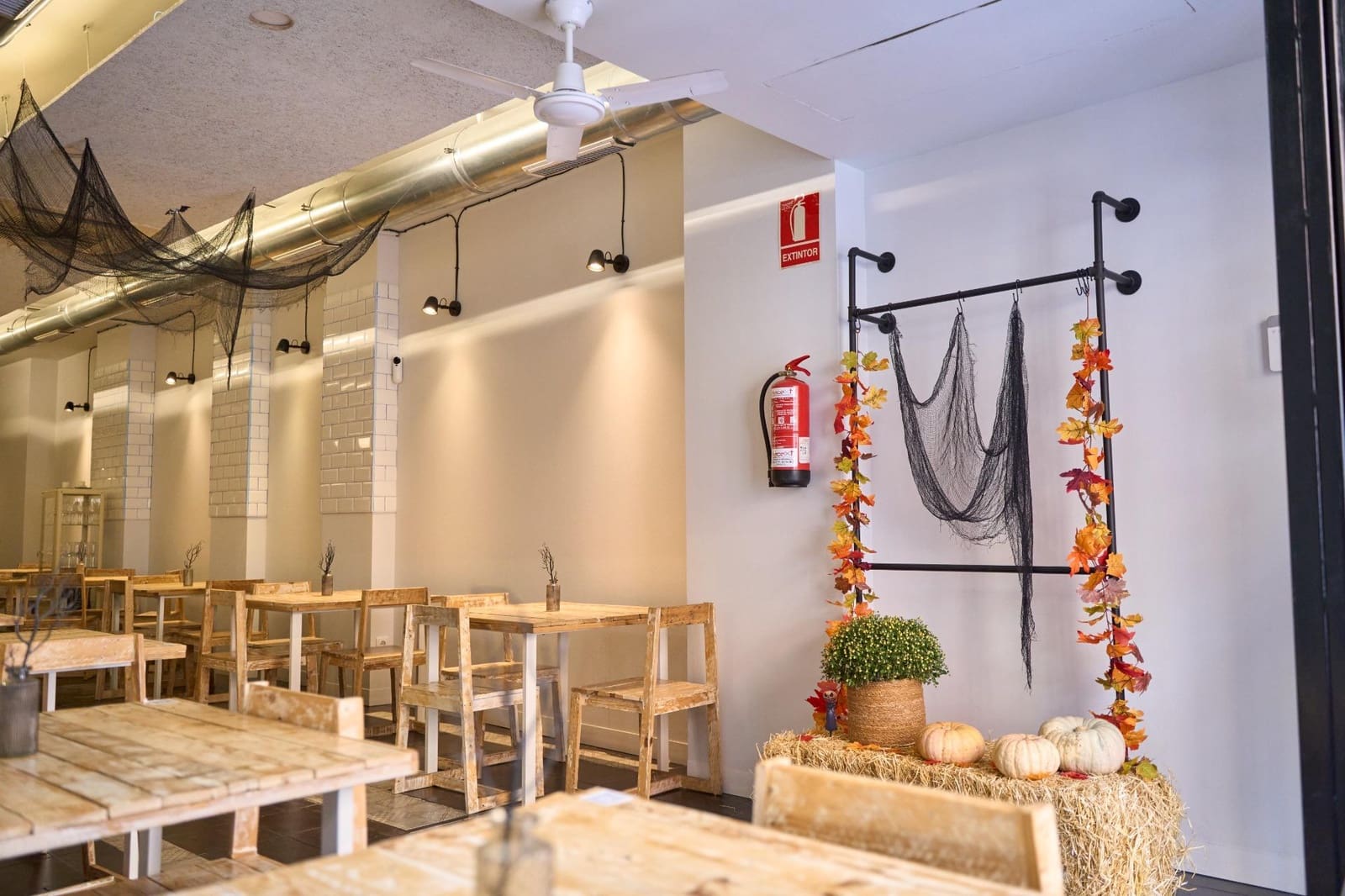 Biznes do wynajęcia w Miasto Walencja - 1 100 € (Ref: 9362658)