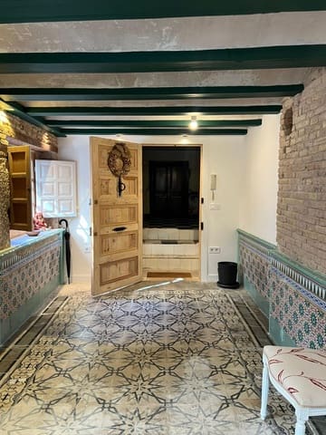 3 soveværelse Lejlighed til leje i Ciutat Vella, Valencia by - € 2.500 (Ref: 9387953)