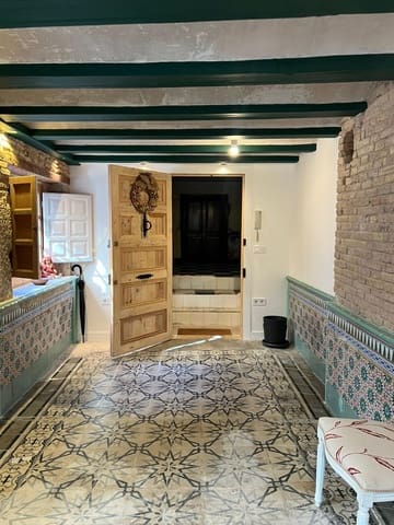 3 quarto Apartamento para arrendar em Ciutat Vella, Valência cidade - 2 500 € (Ref: 9387953)