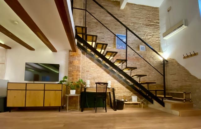 1 bedroom Flat for rent in Ciutat Vella, Valencia city - € 2,100 (Ref: 9401093)