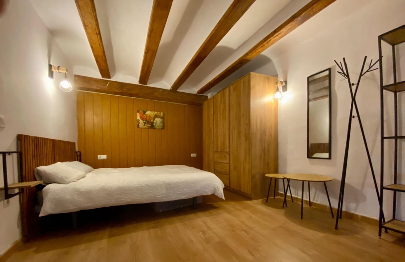 1 bedroom Flat for rent in Valencia city - € 2,100 (Ref: 9401093)