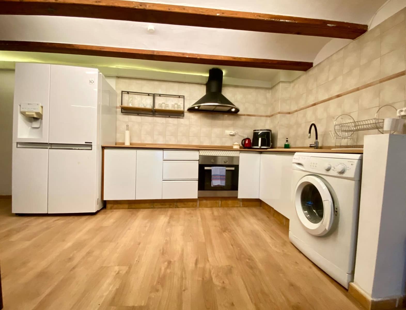 1 bedroom Flat for rent in Valencia city - € 2,100 (Ref: 9401093)