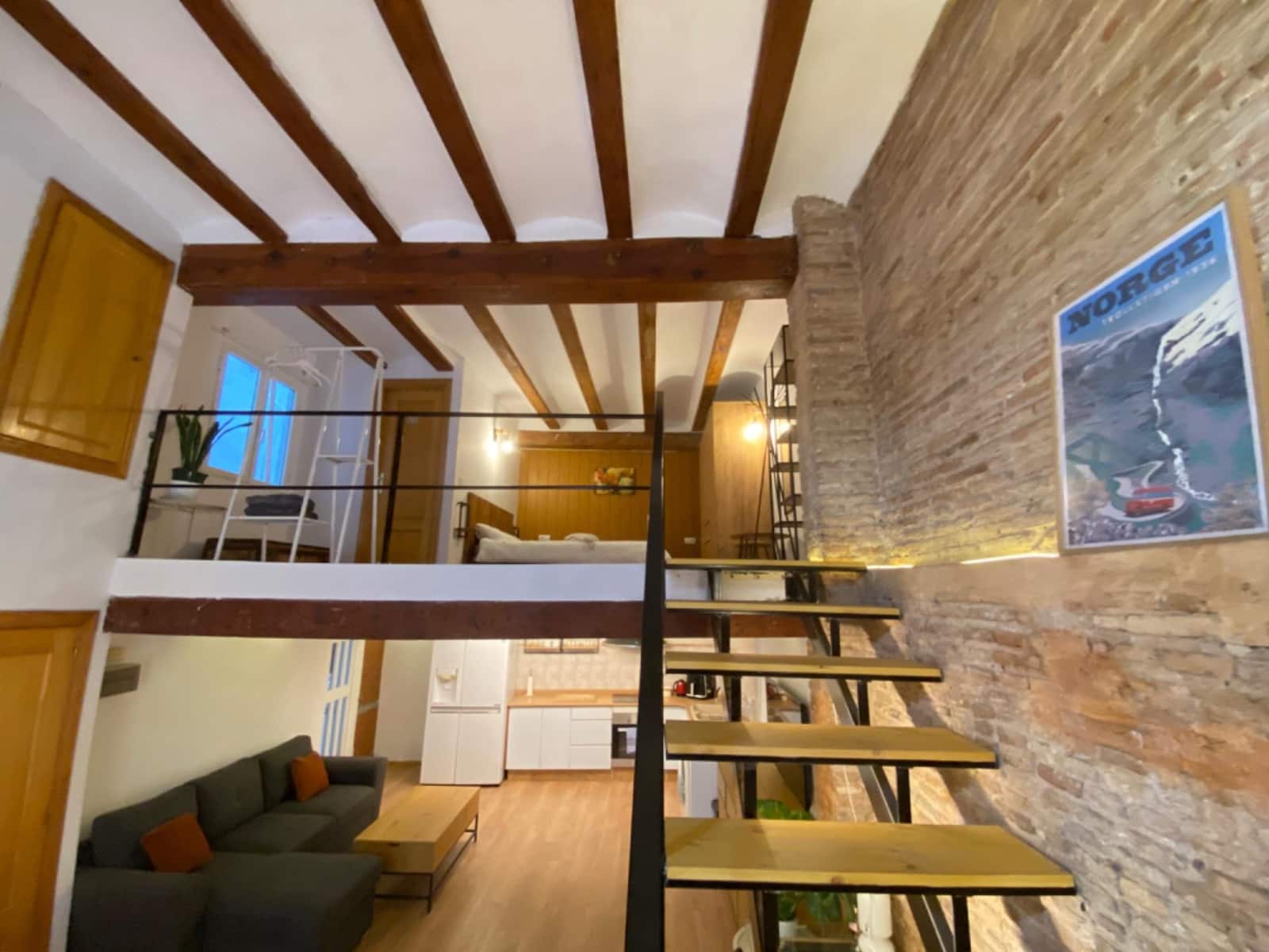 1 bedroom Flat for rent in Valencia city - € 2,100 (Ref: 9401093)