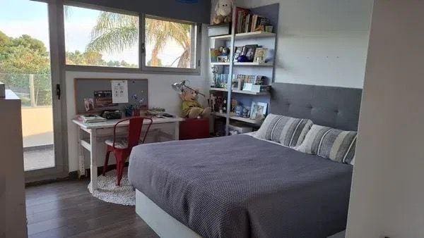 4 soveværelse Rækkehus til salg i San Antonio de Benagéber med swimmingpool garage - € 580.000 (Ref: 9415983)