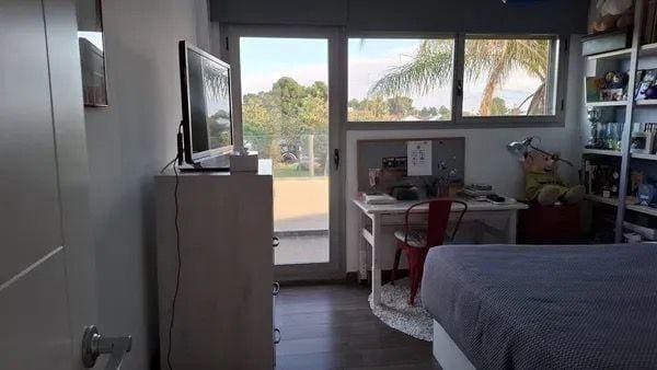 4 soveværelse Rækkehus til salg i San Antonio de Benagéber med swimmingpool garage - € 580.000 (Ref: 9415983)