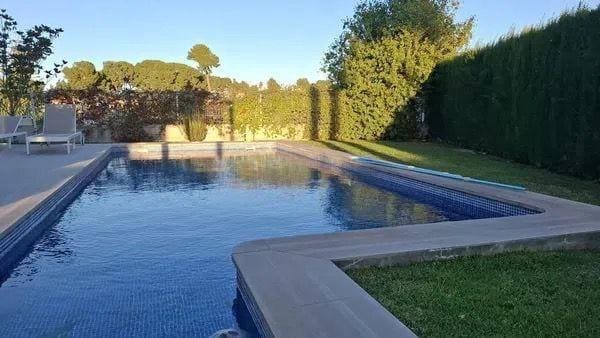 4 soveværelse Rækkehus til salg i San Antonio de Benagéber med swimmingpool garage - € 580.000 (Ref: 9415983)