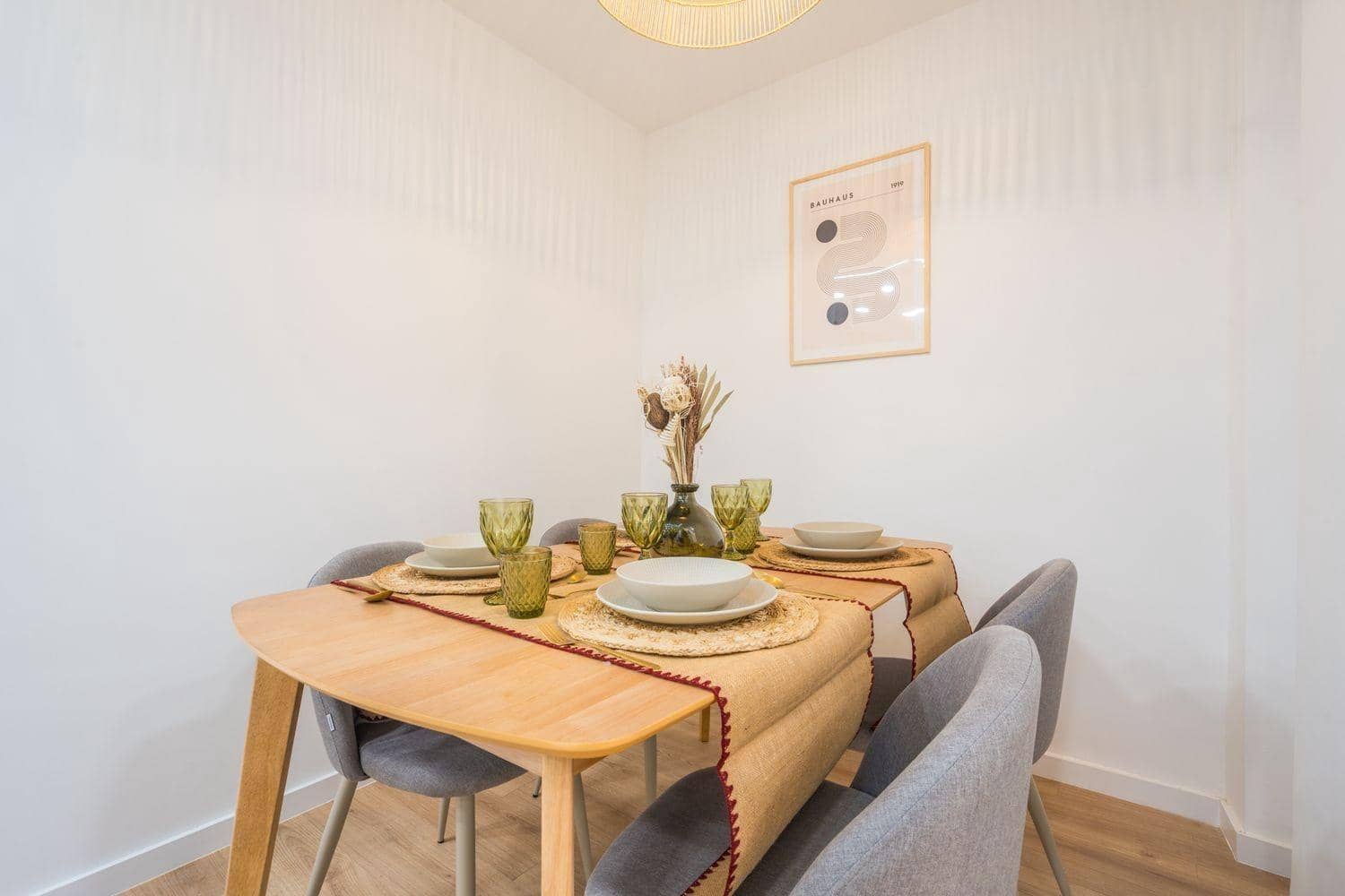 2 slaapkamer Appartement te huur in Valencia stad - € 1.800 (Ref: 9427245)