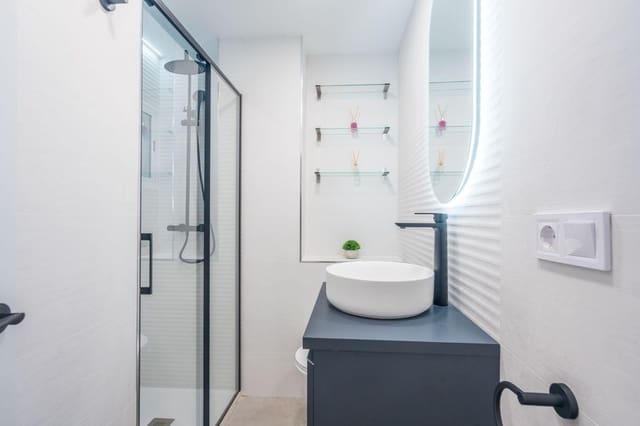 2 soveværelse Lejlighed til leje i Cabanyal-Canyamelar, Valencia by - € 1.800 (Ref: 9427245)