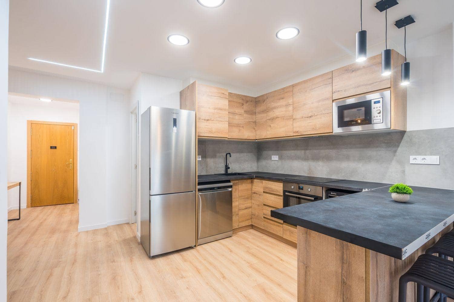 2 slaapkamer Appartement te huur in Valencia stad - € 1.800 (Ref: 9427245)