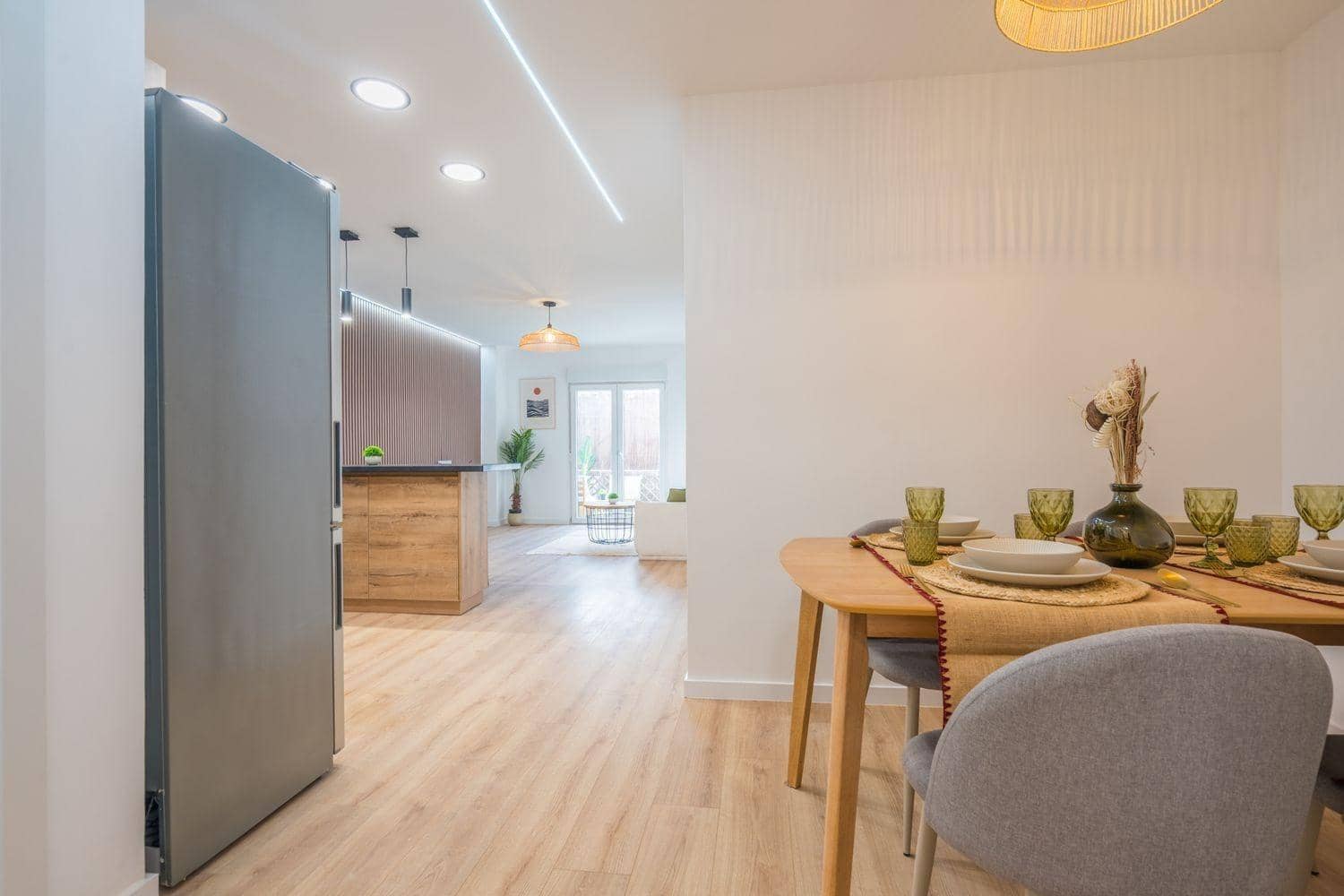 2 slaapkamer Appartement te huur in Valencia stad - € 1.800 (Ref: 9427245)