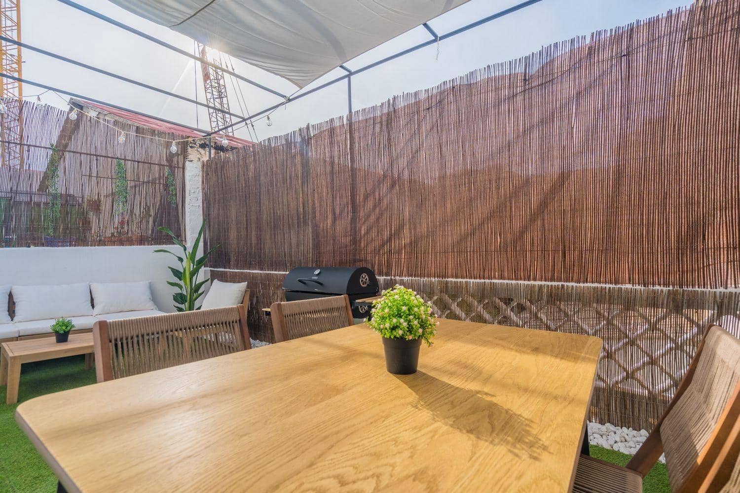 2 slaapkamer Appartement te huur in Valencia stad - € 1.800 (Ref: 9427245)