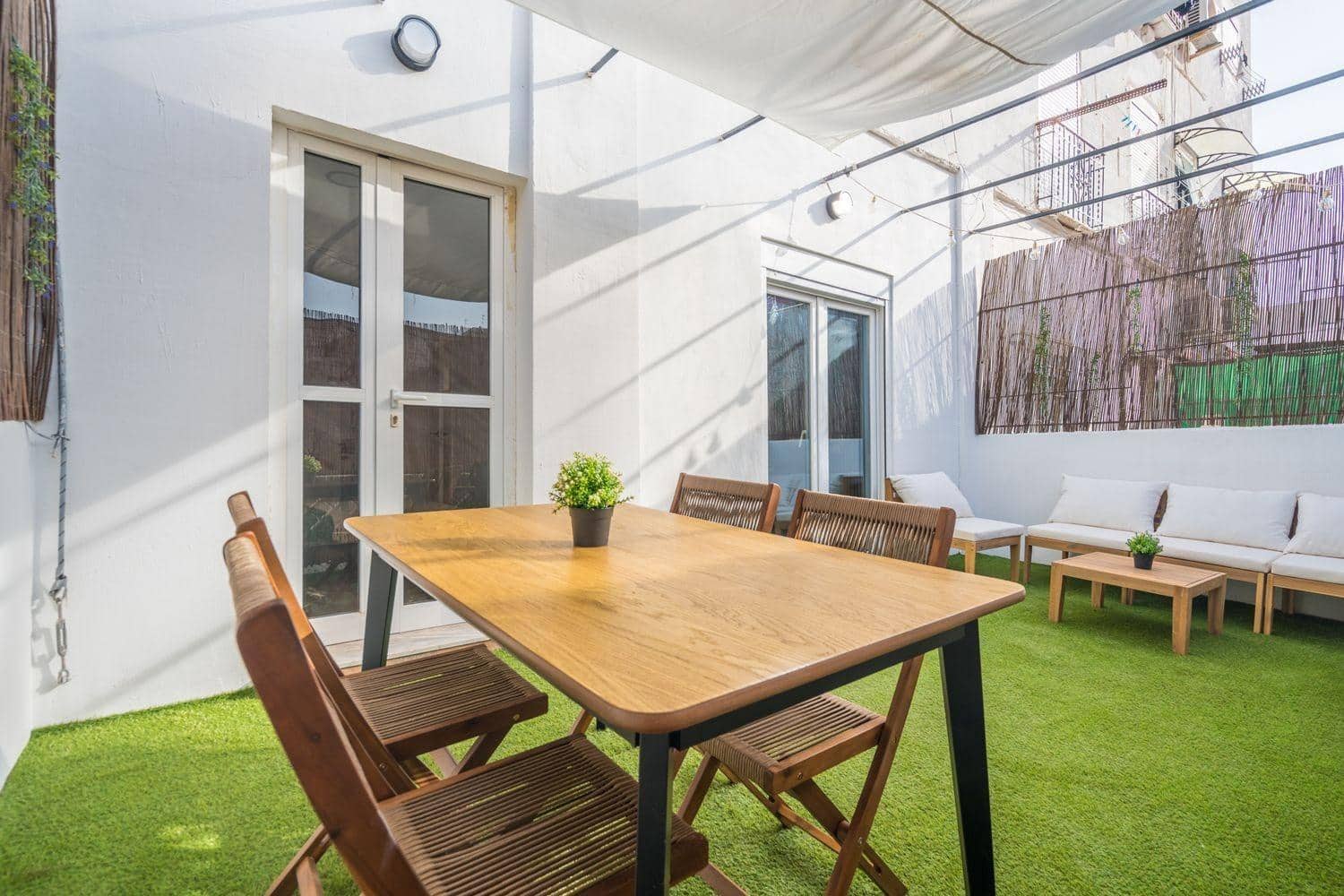 2 slaapkamer Appartement te huur in Valencia stad - € 1.800 (Ref: 9427245)