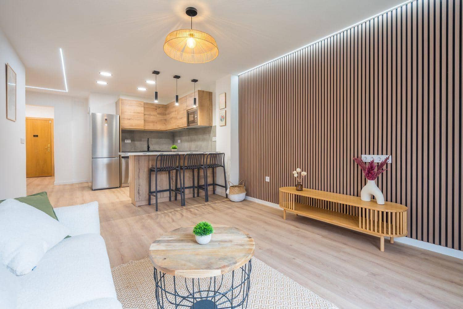 2 slaapkamer Appartement te huur in Valencia stad - € 1.800 (Ref: 9427245)