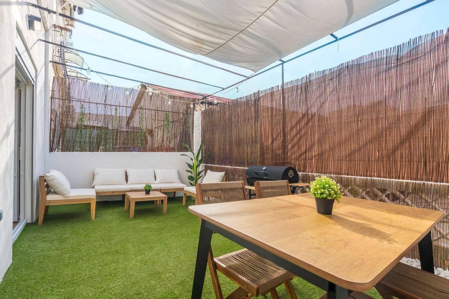 2 slaapkamer Appartement te huur in Valencia stad - € 1.800 (Ref: 9427245)