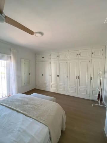 3 bedroom Villa for rent in La Pobla de Vallbona with garage - € 2,000 (Ref: 9437141)