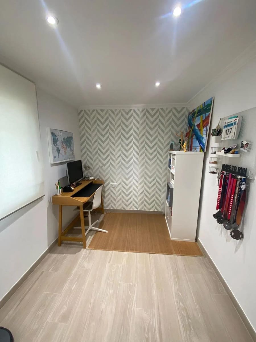 3 bedroom Villa for rent in La Pobla de Vallbona with garage - € 2,000 (Ref: 9437141)