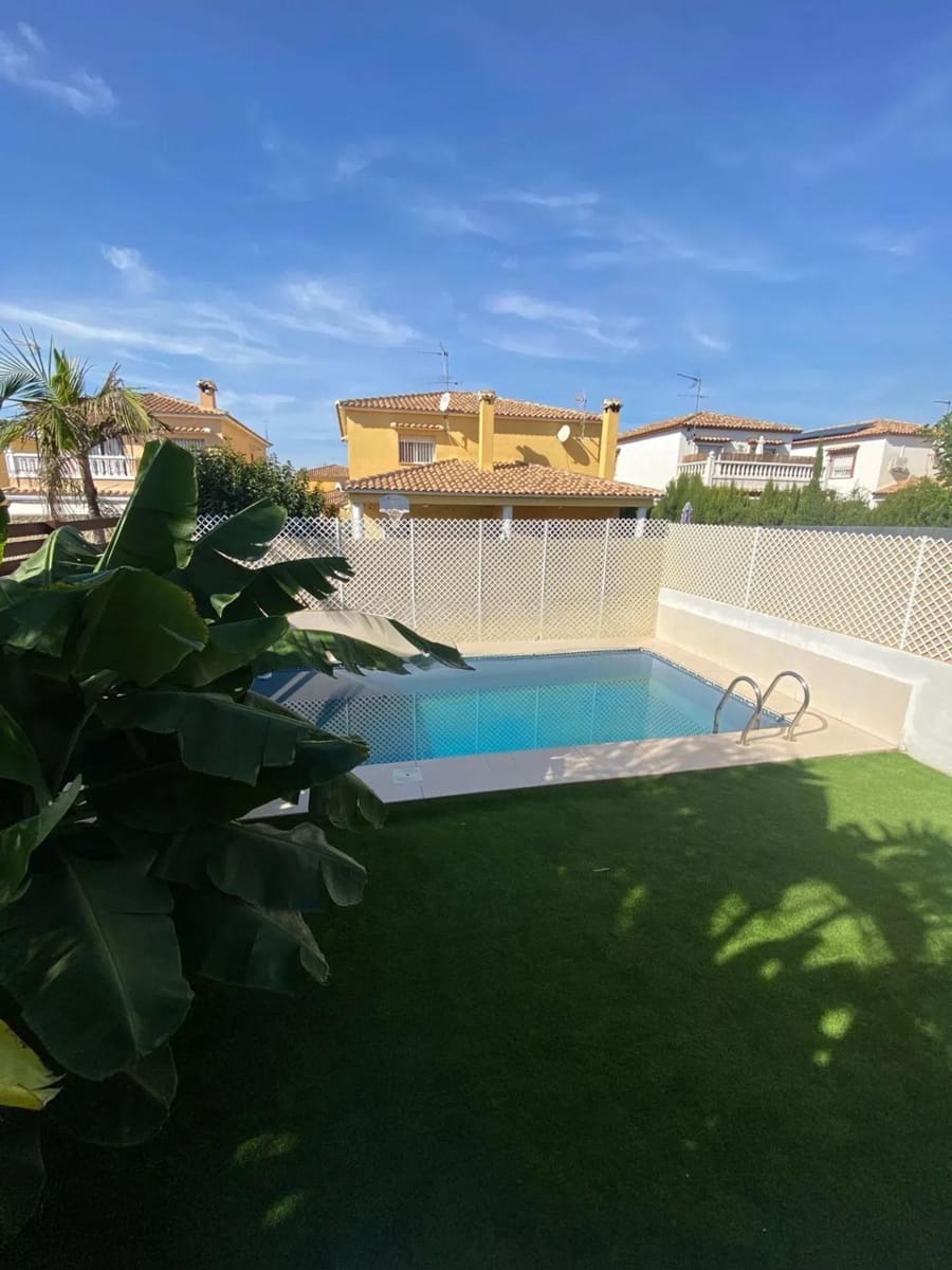 3 bedroom Villa for rent in La Pobla de Vallbona with garage - € 2,000 (Ref: 9437141)